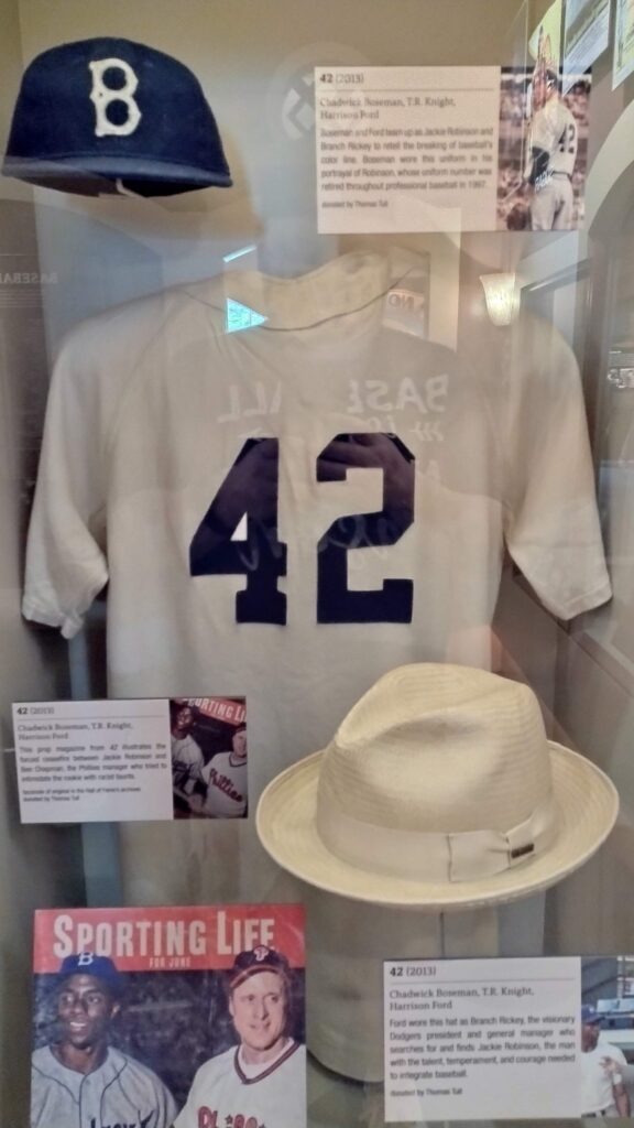 Chadwick Boseman's 42 costume